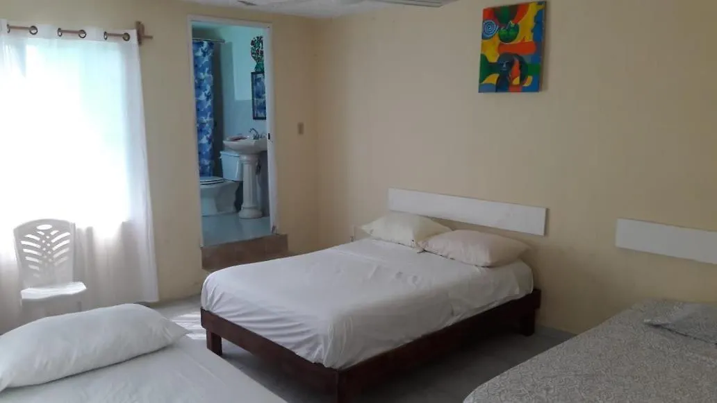 Pensión Grand Hostel Cancun Puerto Morelos